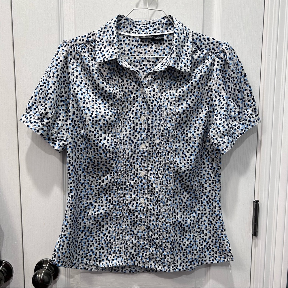 Willi Smith Women’s White Multicolor Polka Dot Short Sleeve Pleated Front Top MD